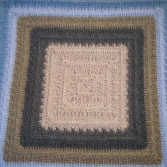HAND CROCHET BABY BLANKET - Picture 7 of 7